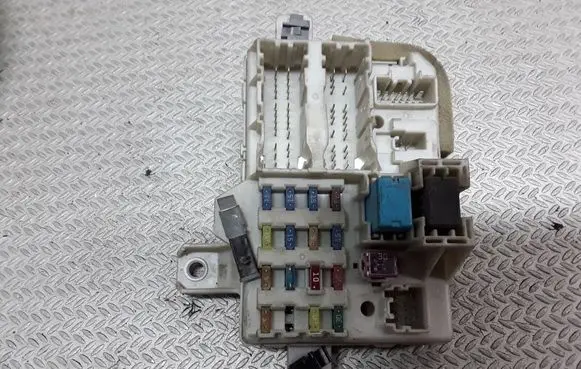 Mazda 6 Fuse module