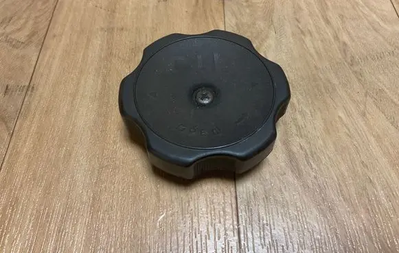Mitsubishi Pajero Oil filler cap 