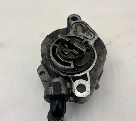 Volvo V70 Vacuum pump 01562A