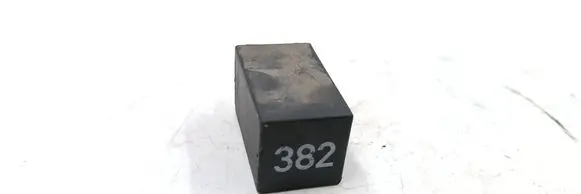 Volkswagen PASSAT B5 Other relay 4D0907131 D11301