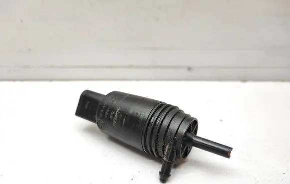 BMW 5 E60 E61 Windscreen/windshield washer pump 8377612 67128377612
