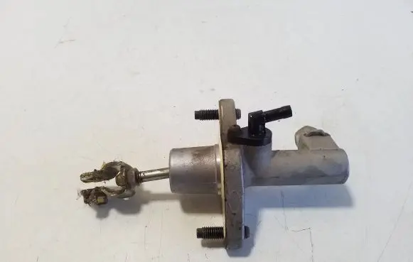Honda CR-V Clutch master cylinder