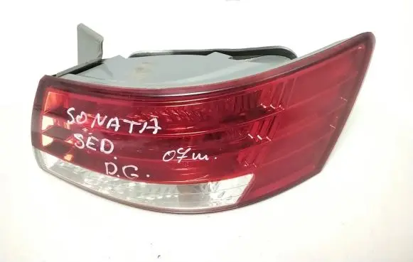 Hyundai Sonata Rear/tail lights 924023K0