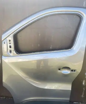 Renault Trafic III (X82) Front door