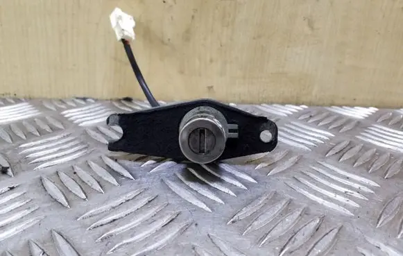 Chevrolet Captiva Tailgate exterior lock 