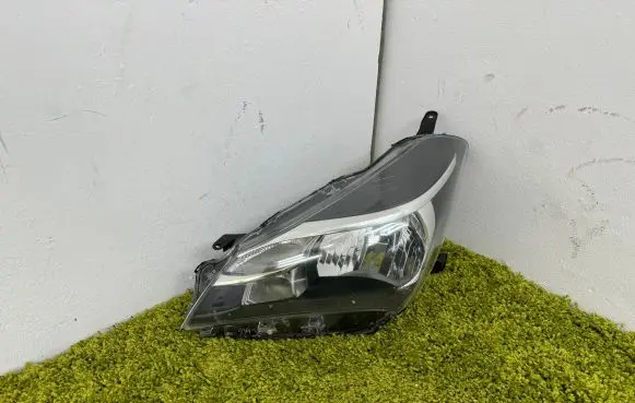 Toyota Yaris Headlight/headlamp