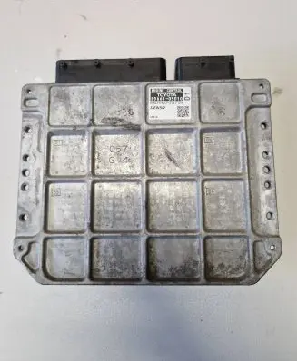 Toyota Avensis T270 Engine control unit/module 8966105D10 MB2759000161