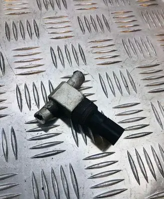 Mercedes-Benz E W211 Air conditioning (A/C) pressure sensor A2038300372