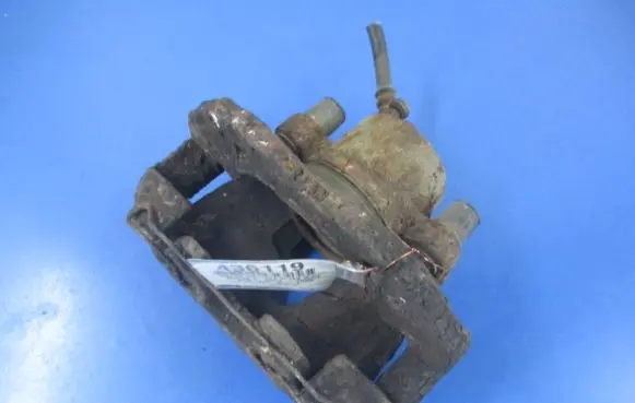 Mazda 3 I Front brake caliper
