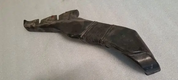 Volkswagen PASSAT B5.5 Air intake duct part 3B0129617G