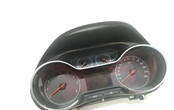 Opel Crossland X Speedometer (instrument cluster) 982263278000 SN30383232