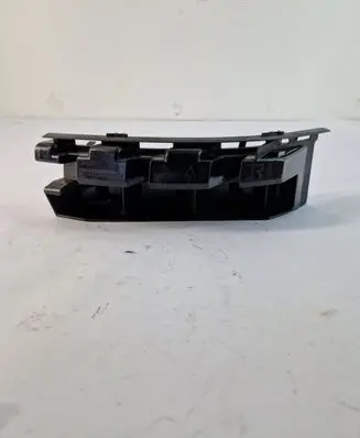 Rear bumper mounting bracket