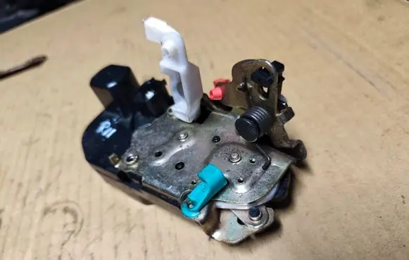 Chrysler 300 - 300C Rear door lock