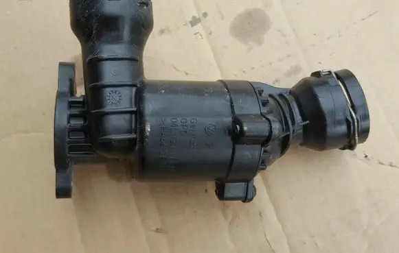 Audi A3 S3 8V Thermostat 04L121111H