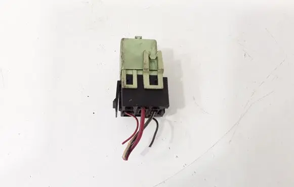 Volkswagen PASSAT B5 Other relay