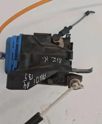 Audi A4 S4 B5 8D Rear door lock 8D0839015A
