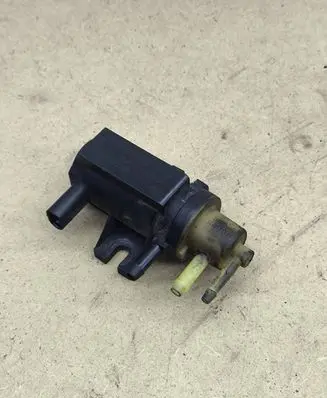Mercedes-Benz C W204 Turbo solenoid valve A0091533128 70078208 10T202