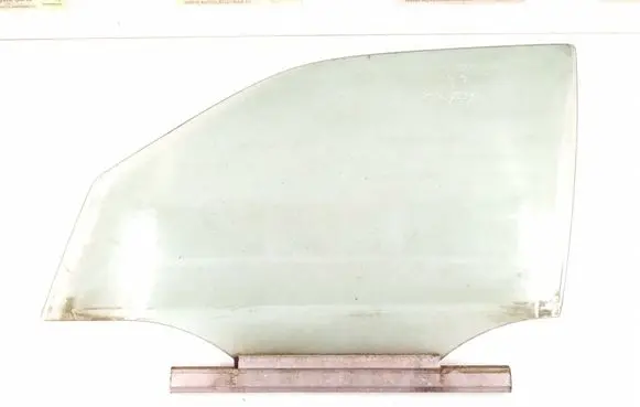 Mercedes-Benz C W202 Front door window glass four-door 2027200318 A2027200318