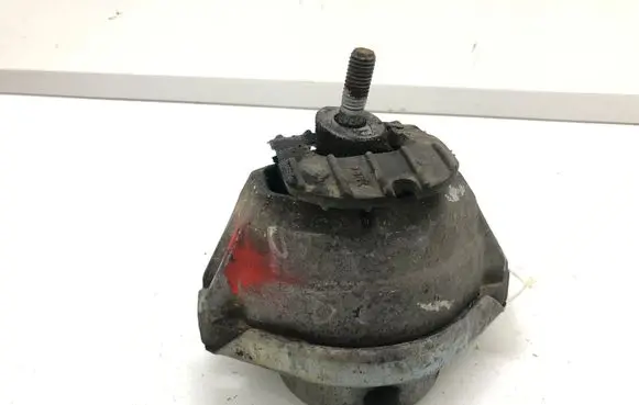 BMW 5 E60 E61 Engine mount bracket 6770726 RM6770726 15934612