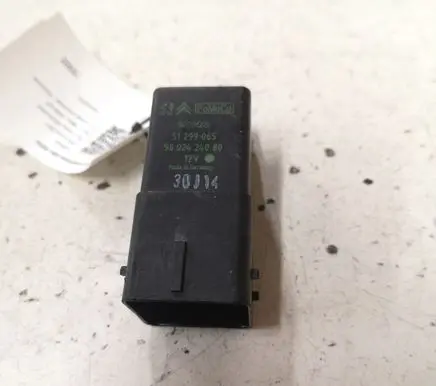 Citroen C4 Cactus Glow plug pre-heat relay 9802424080 51299065