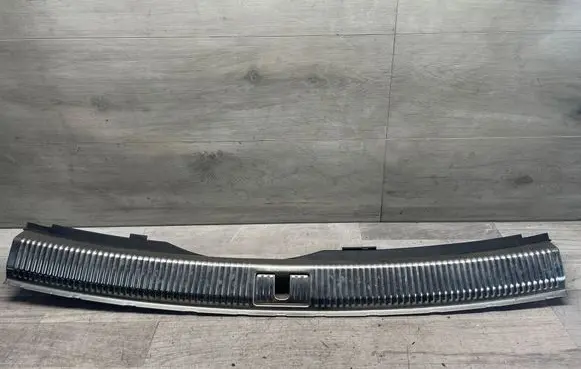 Trunk/boot sill cover protection