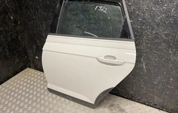 Volkswagen Taigo Rear door 