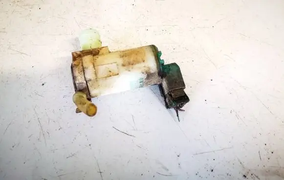 Nissan X-Trail T30 Windscreen/windshield washer pump 2224616a 2224616-a
