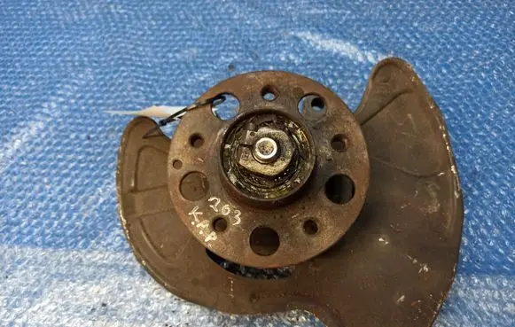 Mercedes-Benz CLK A209 C209 Front wheel hub