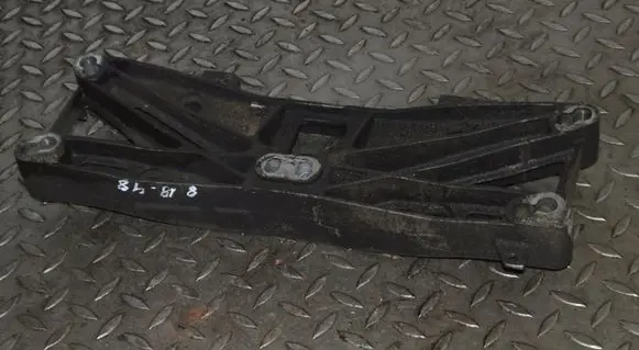 Chrysler 300 - 300C Gearbox mounting bracket 