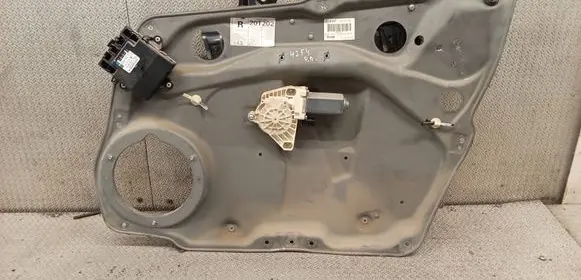 Mercedes-Benz B W245 Front door window regulator with motor A1697200279 A1698206826