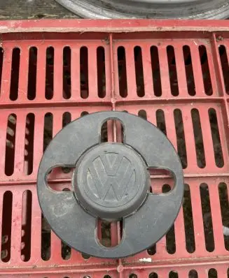 Volkswagen Golf I Original wheel cap 871601171