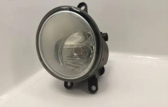 Toyota Avensis T250 Front fog light 812100D041 89210656