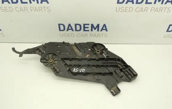 Skoda Octavia Mk2 (1Z) Headlight/headlamp mounting bracket 17035202 DS10