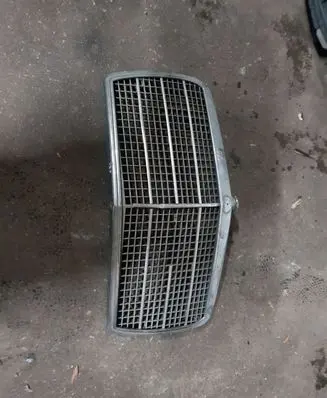 Front bumper upper radiator grill