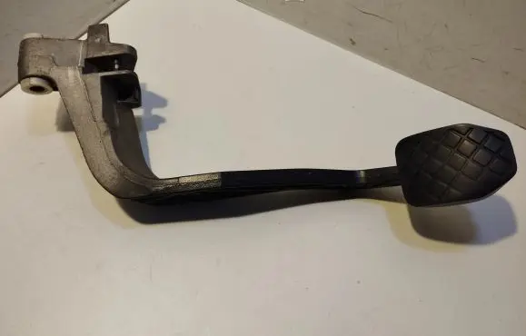 Audi A4 S4 B5 8D Clutch pedal 8D1721316G