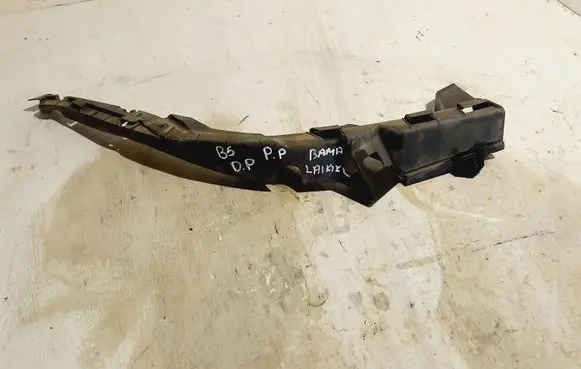 Volkswagen PASSAT B5 Front bumper mounting bracket 3B0807050B