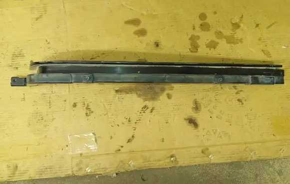 Renault Kangoo II Sliding door middle rail 497633