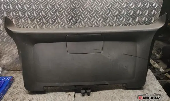 Tailgate trim