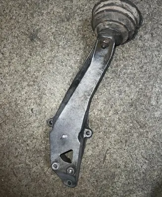 BMW 5 E34 Engine mounting bracket 1136615