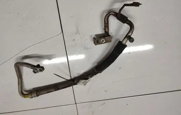 Air conditioning (A/C) pipe/hose