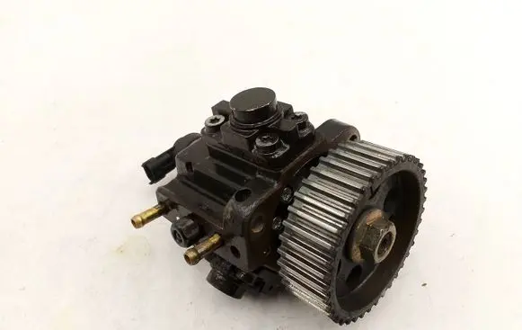 Opel Astra H Fuel injection high pressure pump 0445010156