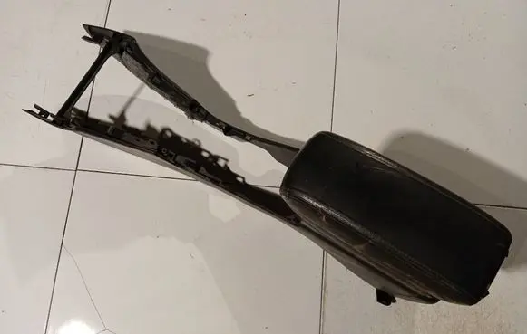Toyota Avensis T250 Center console 