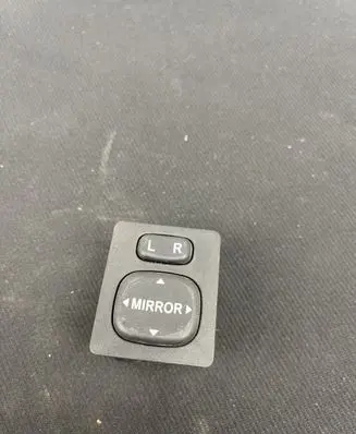 Toyota Auris E180 Wing mirror switch 183574