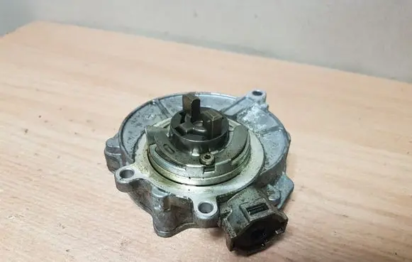 Audi A4 S4 B8 8K Vacuum pump 06E145100R