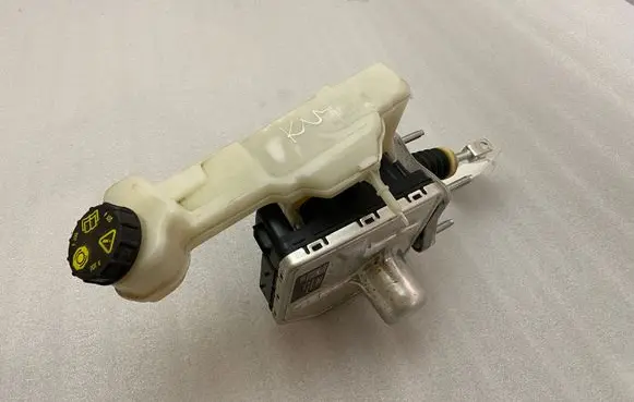 Ford Kuga III Master brake cylinder LX6C2D335MD