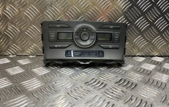 Toyota Auris 150 Climate control unit 5590012A30