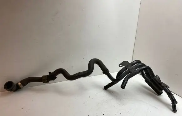 Volkswagen PASSAT B8 Engine coolant pipe/hose 04L121064AF