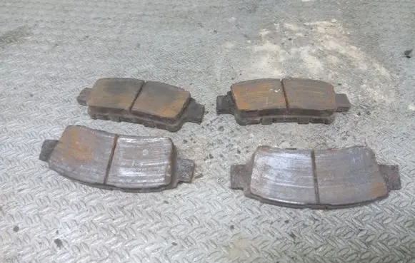 Toyota Avensis Verso Brake pads (rear) 