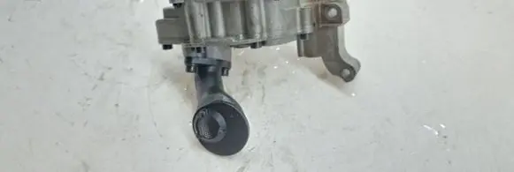 Volkswagen Golf VI Oil pump 03C105Q