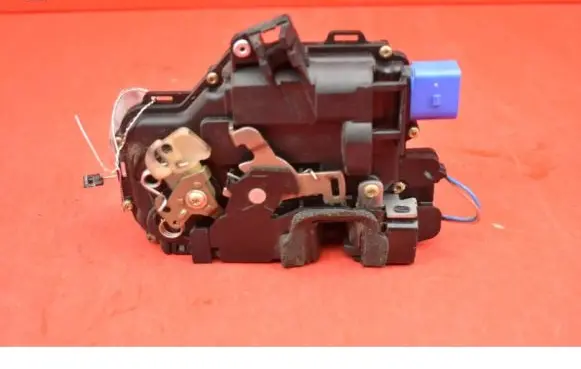 Volkswagen Polo Front door lock 3B1837015AM